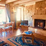 Maison De Montfort