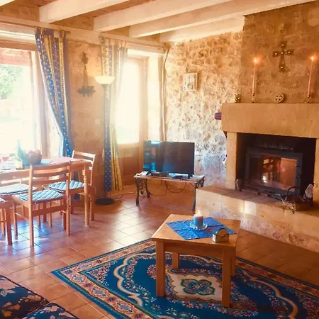 Maison De Montfort