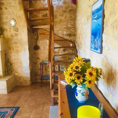 Holiday home Maison De Montfort Vitrac (Dordogne)